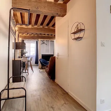 Authentique Bourg En Plein Coeur De شقة